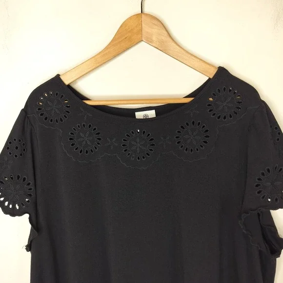 Laurie Felt Top Floral Embroidered Cap Sleeve Tee Black Stretch - Picture 2 of 11
